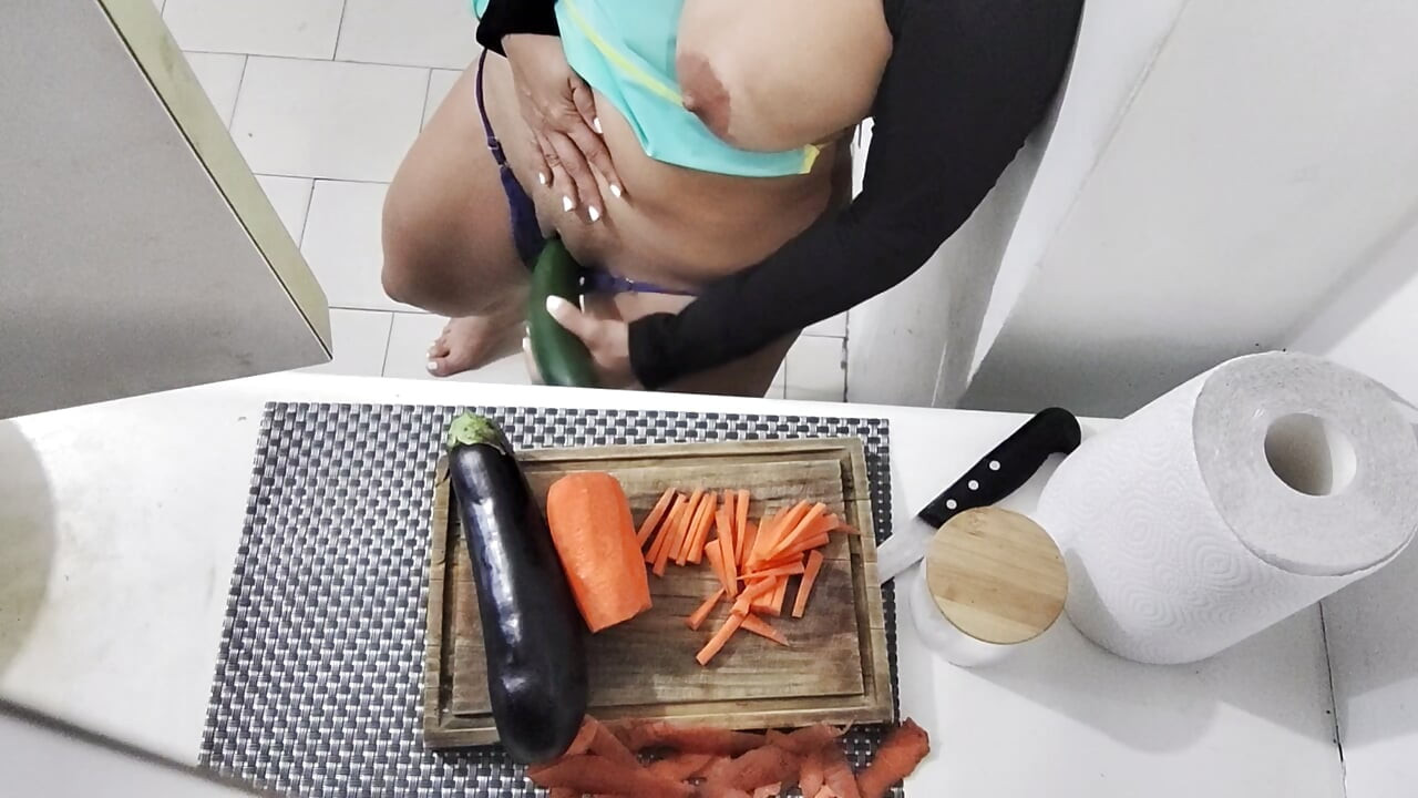 I shove a huge cucumber up my hungry asshole - Fetish