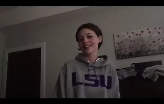 Lsu милашка сосет хуй