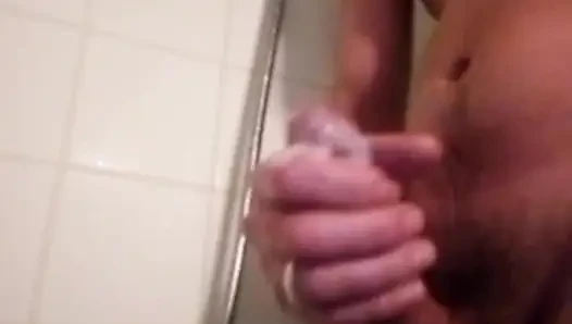 Duş altında küçük bir zevk