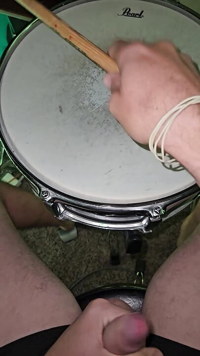 Ich spiele am Schlagzeug mit meinem schwanz - Snare Hit cock tip ist mein stick