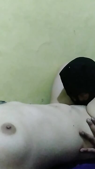 Masseuse gets beautiful and sexy female customers