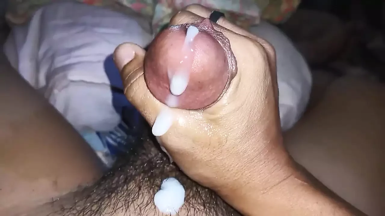 Sono quasi stato catturato nel masturbazione nella mia stanza