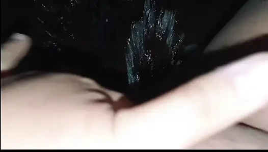 Şişman vajinamı mastürbasyon yapıyorum ve kayınbiraderimin sapıkının önünde oynuyorum, kocamın cuckold ise çalışıyor