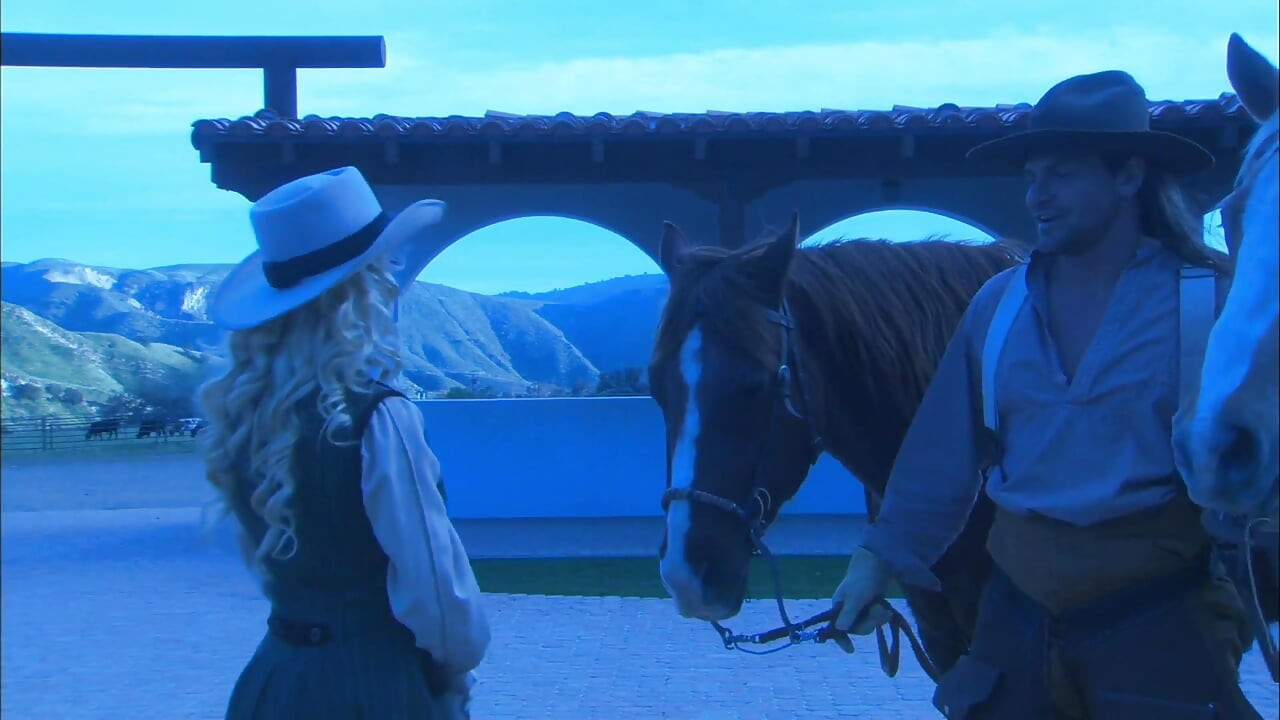Jesse V dobiva jebanje pičke na otvorenom od strane Bucking Bronco