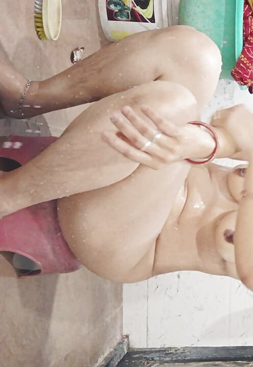 Priya Bhabi New Style Bath Video Show