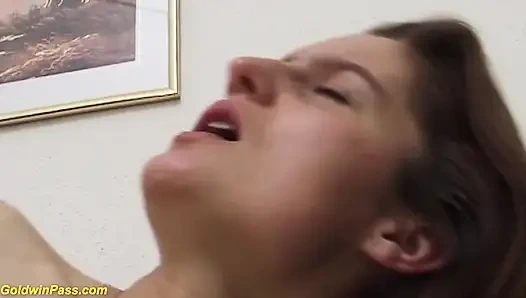 Zum ersten mal anal für dünne stiefschwester