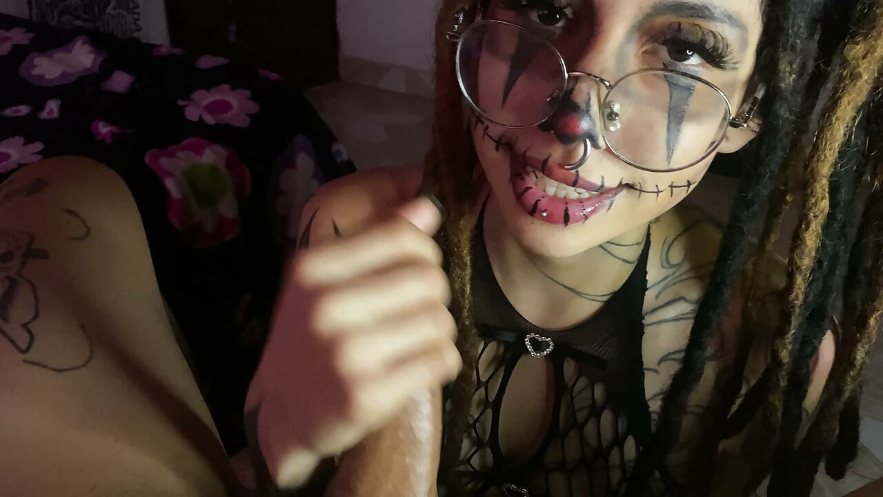 Seksi azgın gotik kafatası fahişe benden yarak istiyor