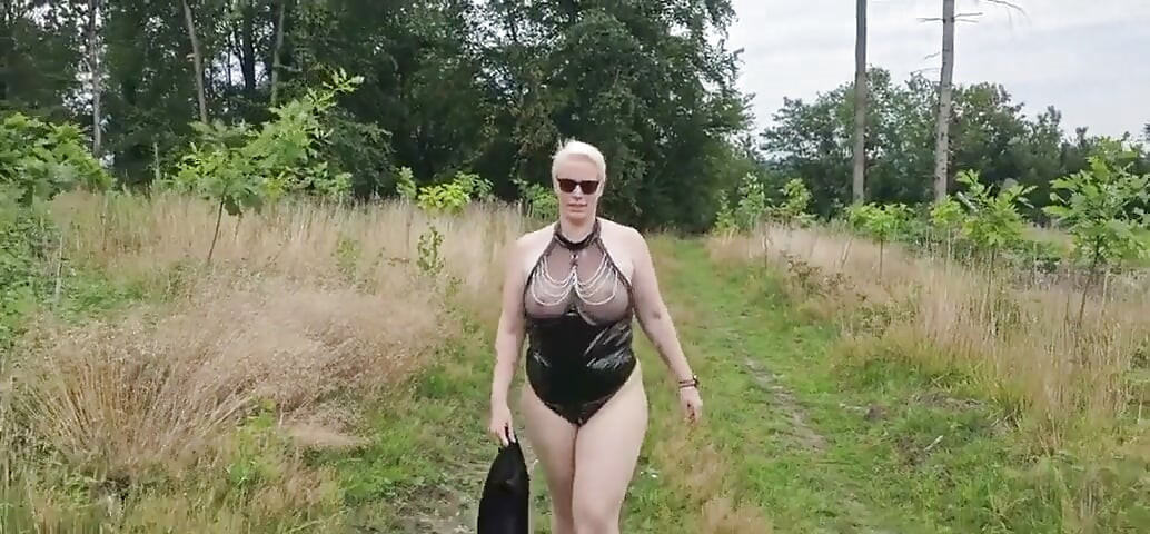 În pădure mi-am futut vibratorul