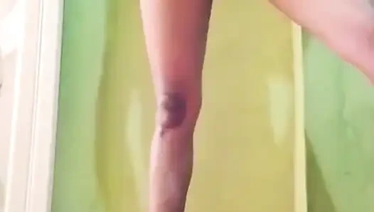 Bahut din baad aaj anguli se chut ka pani nikal rahi hun