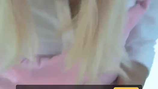 Крошечная бритья, а потом занимается телефонным сексом