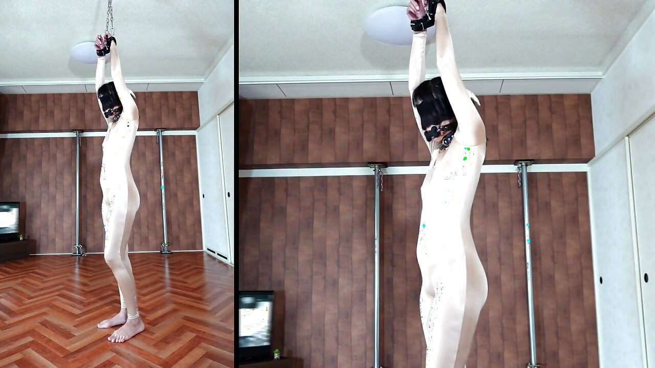 גירוי הנאה בשלוש נקודות בלי תחתונים ובלי חזייה