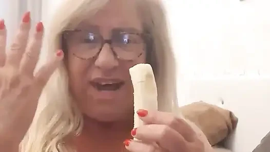 Fina Putting a Banana in Her Cunt. She Tastes It and Masturbates, so Horny!