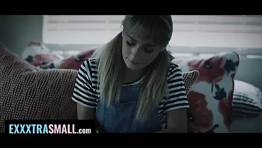 Anna Mae умоляет больше, как ебарь пахает ее сзади раком - Exxxtra Small