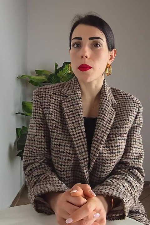 Diva ซุกซนยั่วหนุ่มก่อนถูฝ่าเท้าสีเหลืองบนใบหน้า