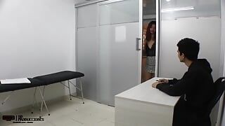 Uma massagem com um final feliz - pornô em espanhol