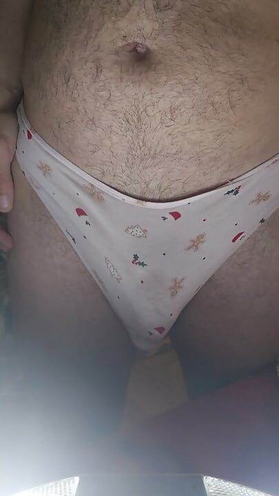 Ich ziehe meine shorts für analspielspaß aus