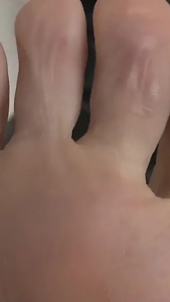 A Giantess Shows You Her Feet Lady Victoria Valente Mighty Wrinkles on Her Feet, Thick Giant Toes