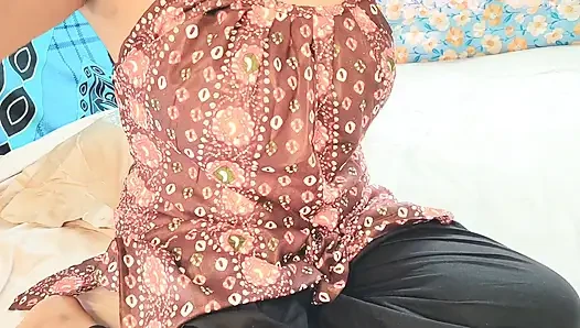 Пробираюсь в спальню моего шурина, пока моя сводная сестра далеко от дома!