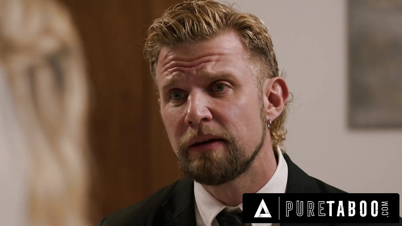 PURE TABOO: Απελπισμένες λεσβίες νύφες, Cyber Doll & Megan λάθη υποτάσσονται σε ομοφοβικό λειτουργό