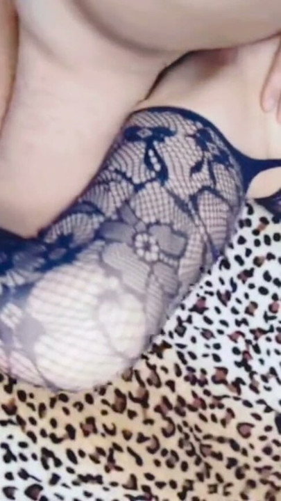 A married couple decided to start filming homemade porn on vacation | Clip 1