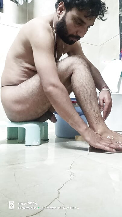 Un garçon indien du Rajasthan montre sa masterbation et baise avec son voisin policier