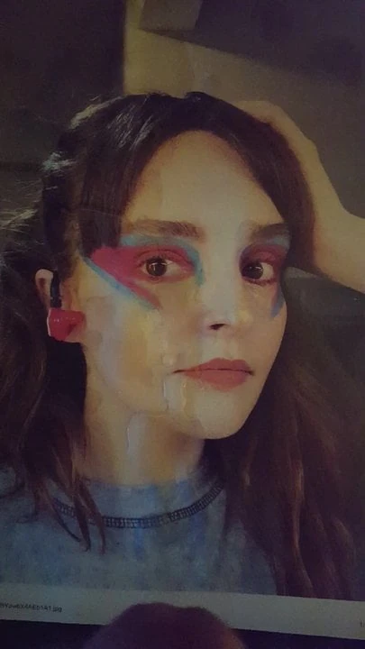 Lauren Mayberry con omaggio # 6