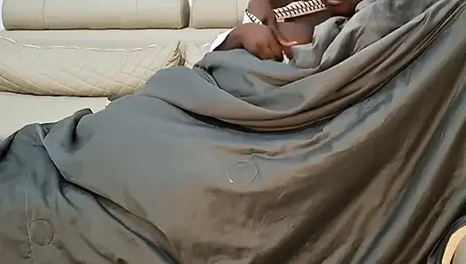 Ngentot sampai orgasme sambil menonton Piala Dunia.