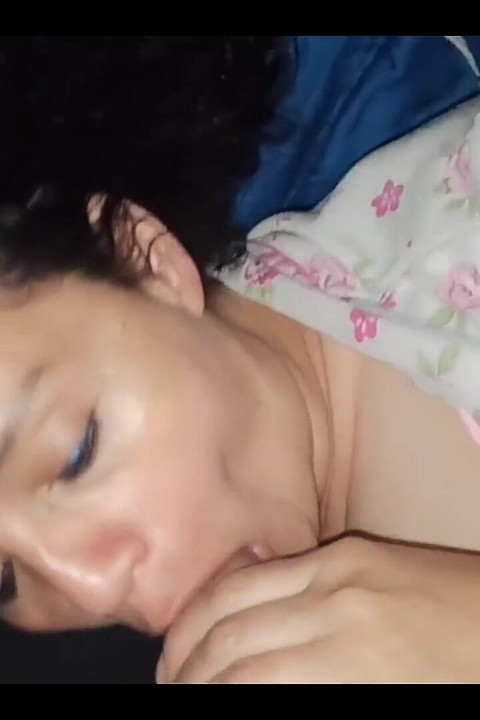 She Likes to Suck Cock and Receive Milk Before Going to Bed