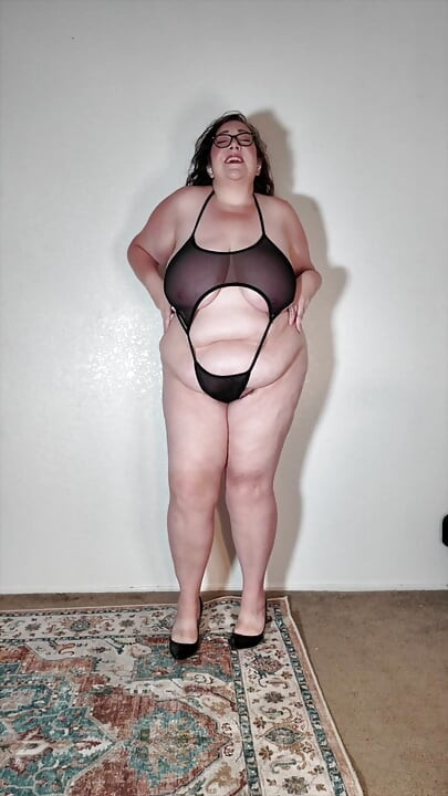 BBW MILFs Sizzling Strip and Tease: 5 New Skimpy Outfits