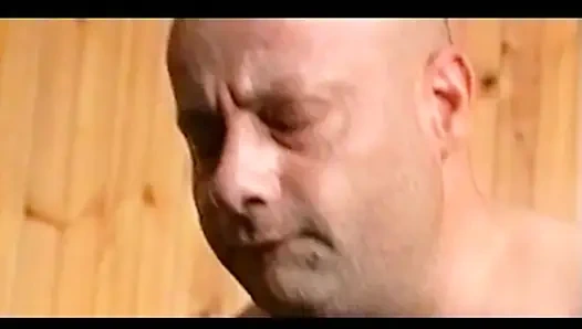 Istri seksi amatir ini dientot habis-habisan sama kontol besar suaminya