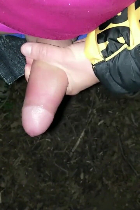 Teen Big Cumshot and Moaning Outdoor