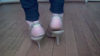 Chimeree -voeten in sandalen