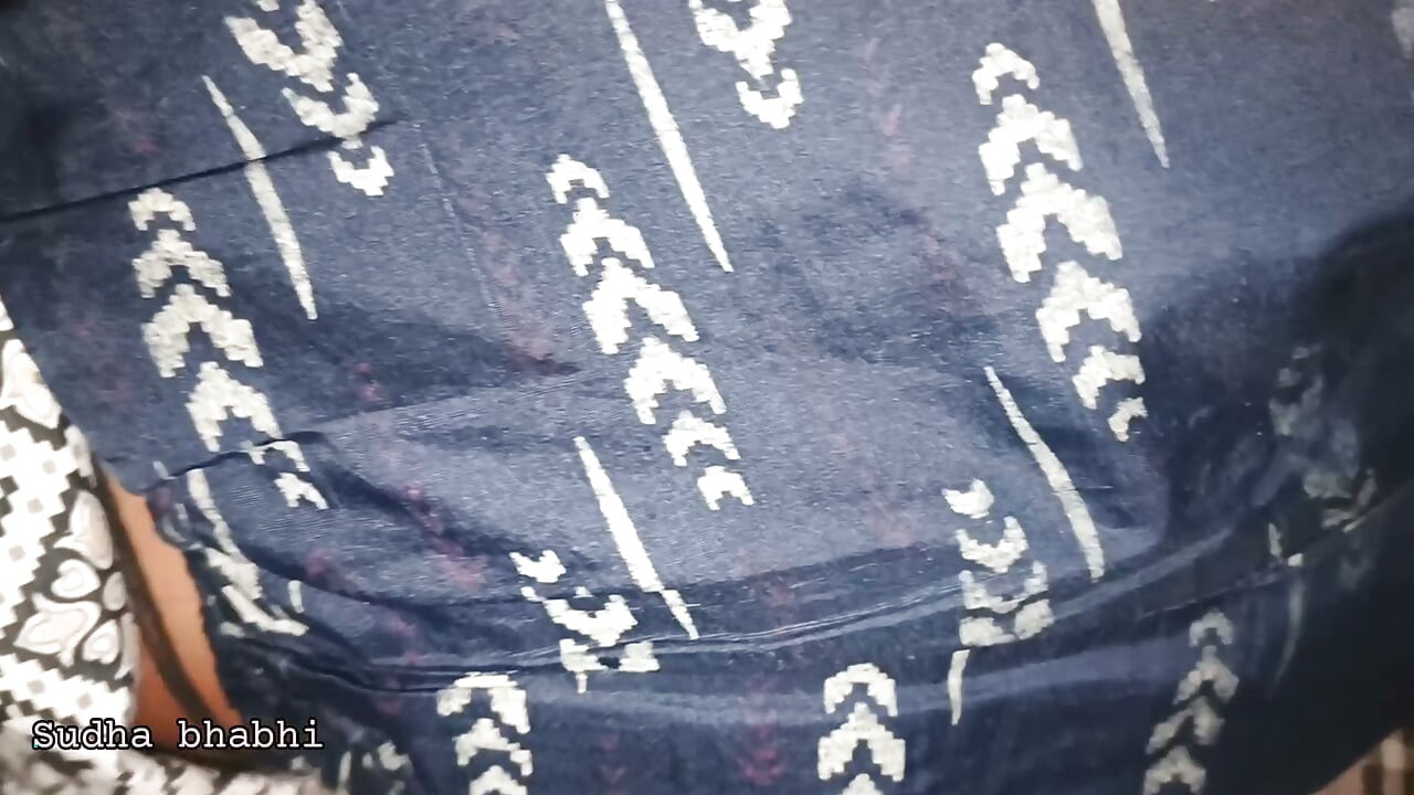 กลางคืน เมื่อสุธาภรรยาพี่ชายหลับ พ่อสามีเดินเข้าไปในห้องและถอดเสื้อผ้าทั้งหมดของเธอพร้อมกับสุธาภรรยาพี่ชาย