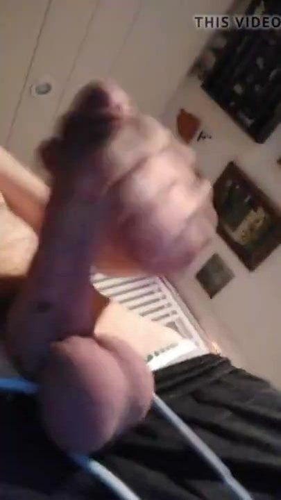 Pagliaccetto si masturba