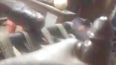 Un adolescent indien téléphone à des vidéos de sexe, se masturbe pendant un appel vidéo avec ma copine noire à grosse bite et éjaculation