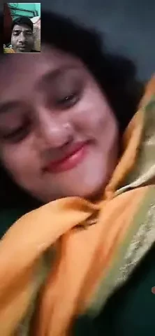 Bangladashi Vabi Jahanara 展示她的胸部，她很快乐