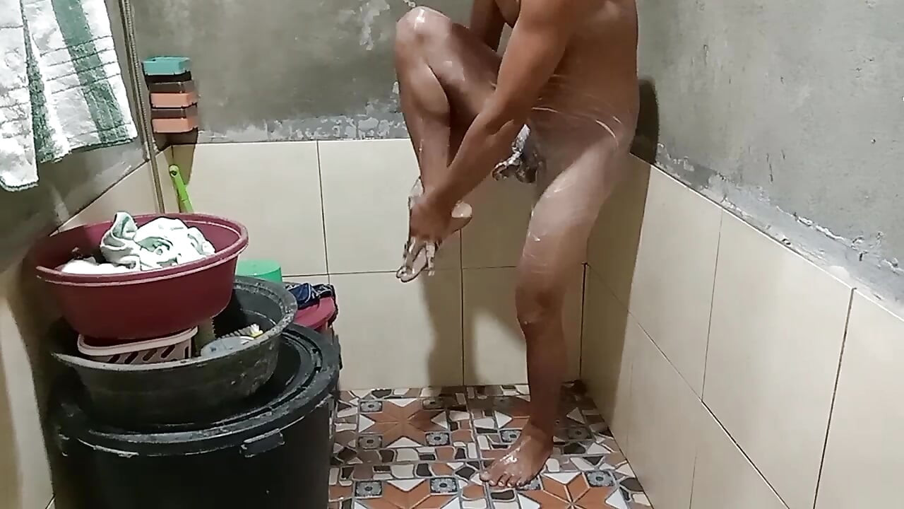 Tuširanje u kupaonici