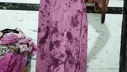 Priya bhabi seksi tarz vücut gösterisi