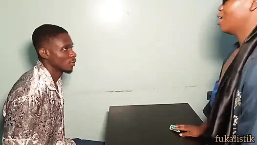 Ibu-ibu sange kulit hitam menggoda pendetanya untuk ngentot
