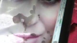 Luvermarianne von Tossertim ins Gesicht gespritzt
