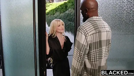 BLACKED, kleine blonde süße riley star wird von dem dicken bbc des nachbarn ausgestreckt