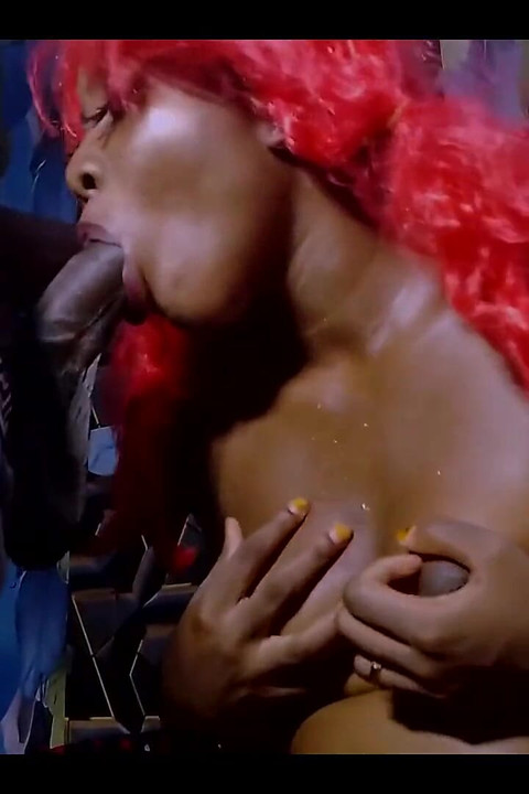 Puši mi i jebi me - Moj nestašni dečko je tako napaljen, ove nove godine