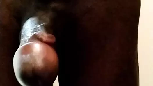 Çük tükürür dışarı nut itibaren büyük siyah çük