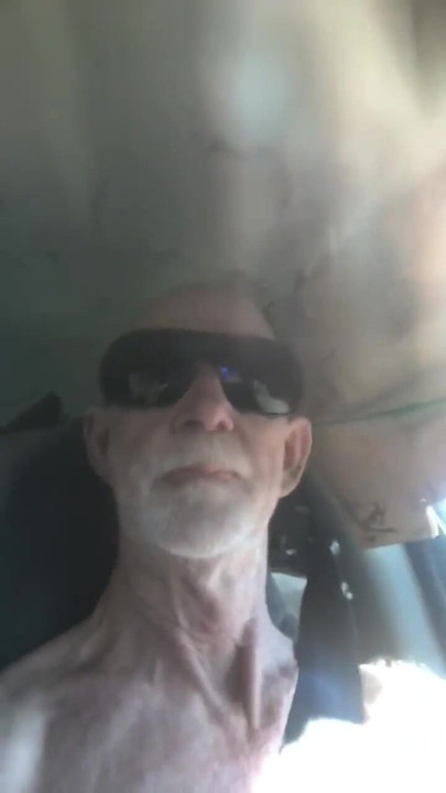 ขับรถแก้ผ้าด้วยเครื่องสั่นของฉัน แต่เสียบปลั๊ก