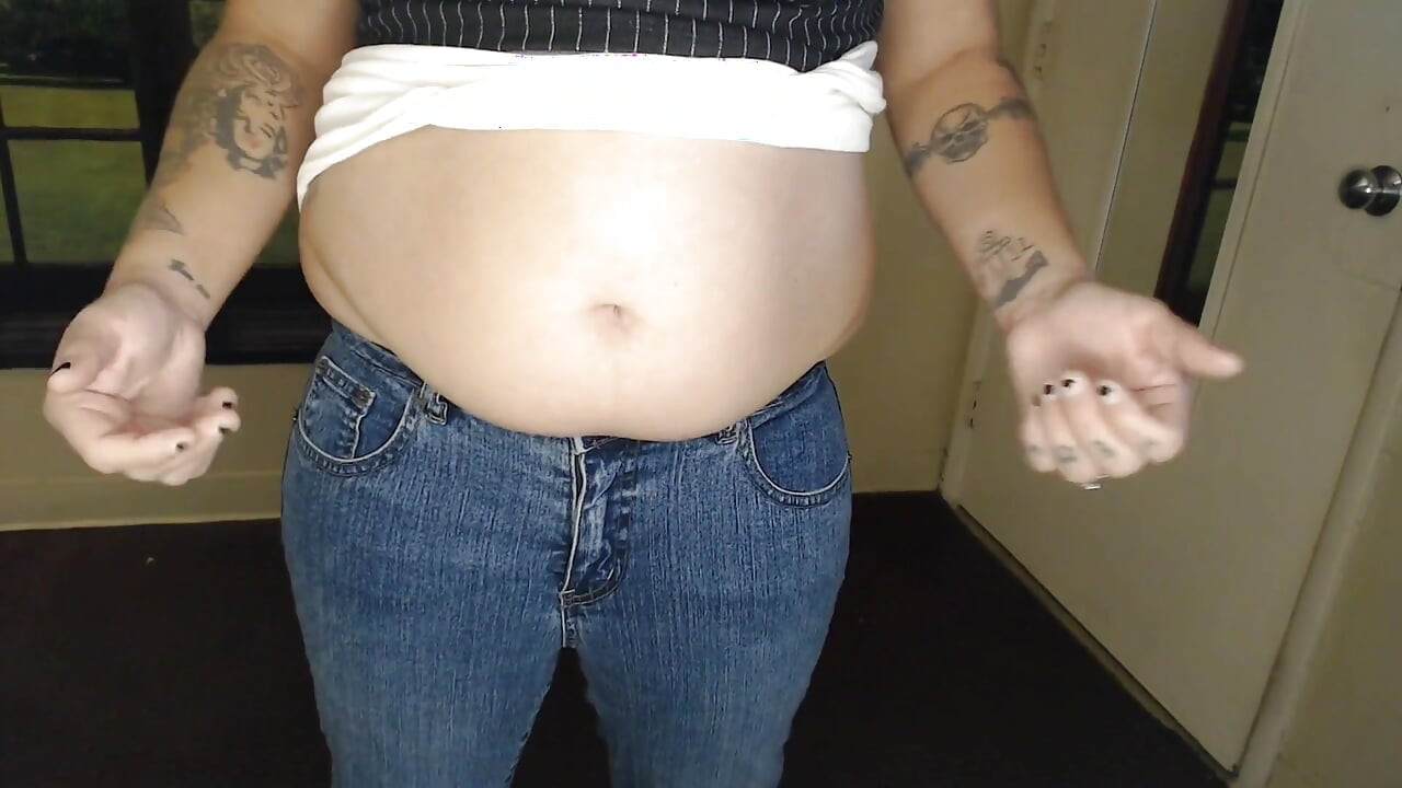 Gordinha jiggly grande barriga cai