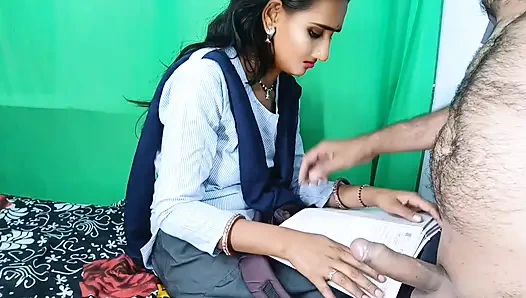 Eğitim öğretmeni öğrencinin önünde yarak sallıyor. Ve onu baştan çıkarıyor. Biniş şekli! Sürme. Öğretmen ne Ghar Bulakar choda