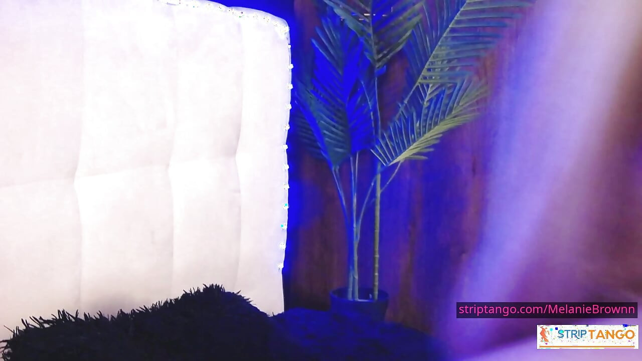 顽皮的话在这里开始。真正的女孩自慰，Joi，修剪腿！