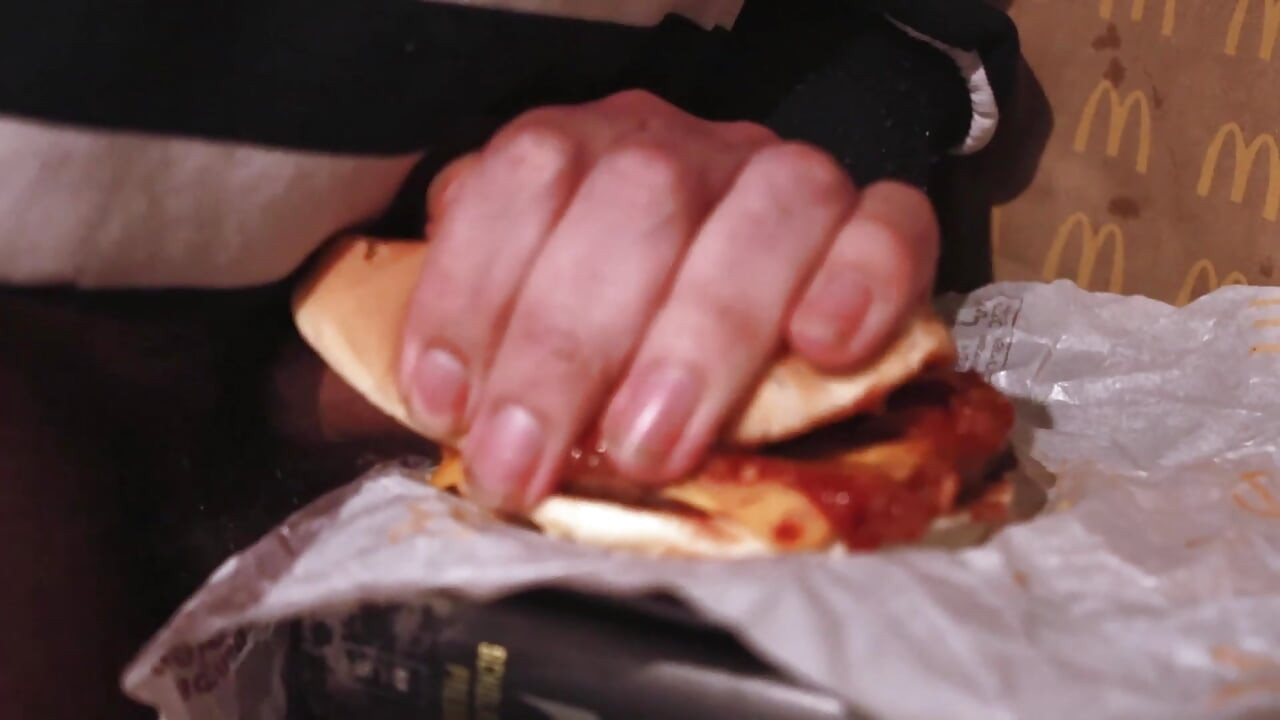 i was so horny i fucked a cheeseburger