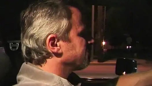 Wilde Lesbenabenteuer in Taxi und Badewanne