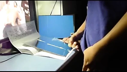 Asya oğlan seyretme asianporn ve masturbasyon onun horoz